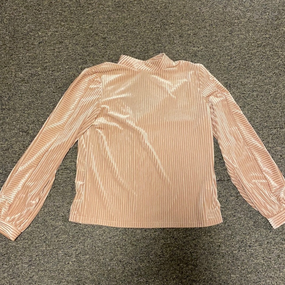 This is a Shein shirt, it’s very comfortable and cute!!